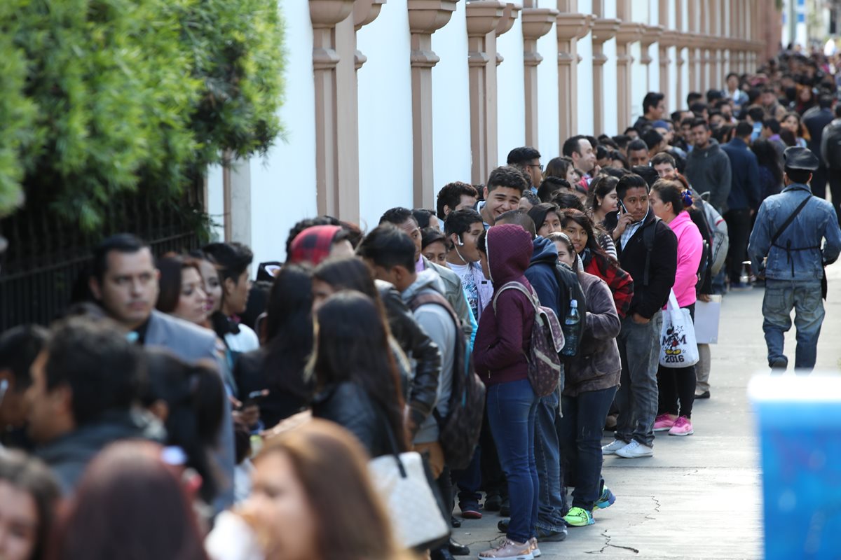 El Festival del Empleo de AmCham ofreció el viernes pasado dos mil plazas de trabajo. (Foto Prensa Libre: Paulo Raquec)