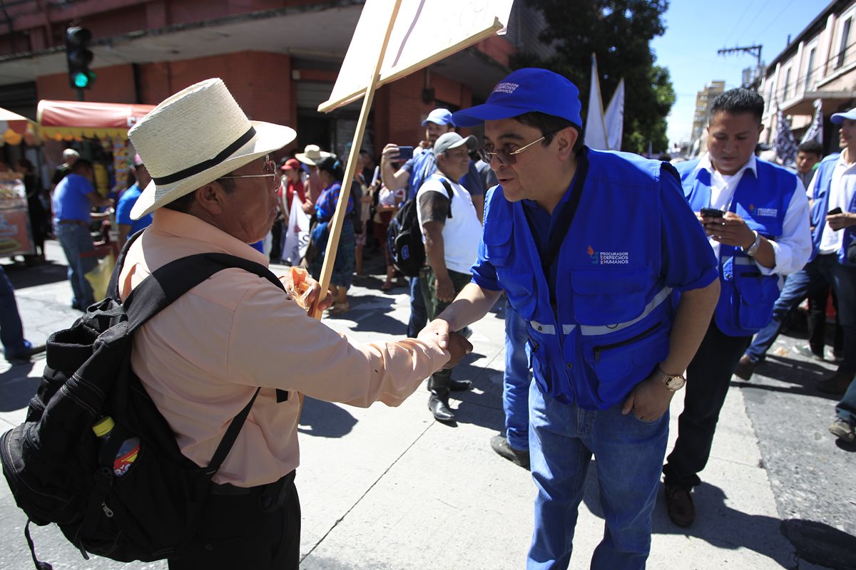 El procurador de los Derechos Humanos ha estado vigilante de las demandas de los guatemaltecos durante las protestas. (Foto Prensa Libre: Carlos Hernández)