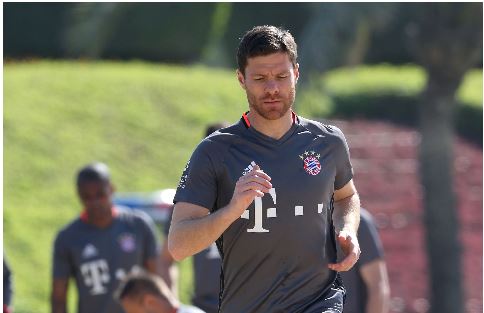 Xabi Alonso se entrena con el Bayern Múnich mientras se aclara su situación con el fisco español. (Foto prensa Libre: AFP)