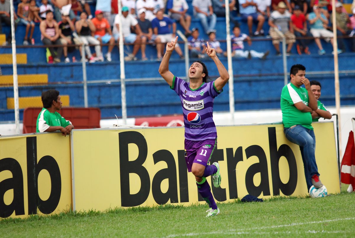 Agustín Herrera fue el héroe de Antigua GFC en el duelo frente a Suchitepéquez. (Foto Prensa Libre: Carlos Ventura)