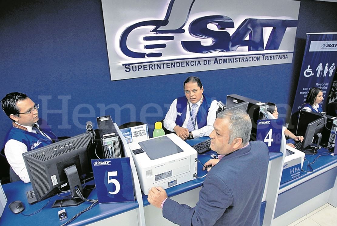 Durante gestión de Francisco Solórzano Foppa en la SAT  disminuyó  entrega de  beneficio fiscal, por mayores controles. (Foto Prensa Libre: Hemeroteca PL)