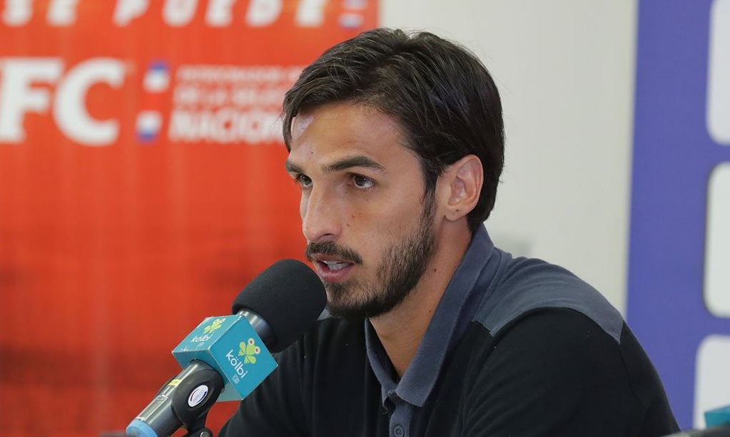 El delantero tico Bryan Ruiz durante la conferencia de prensa de este lunes en San José, previo al juego contra Trinidad y Tobago. (Foto Prensa Libre: cortesía Fedefutbol_cr)