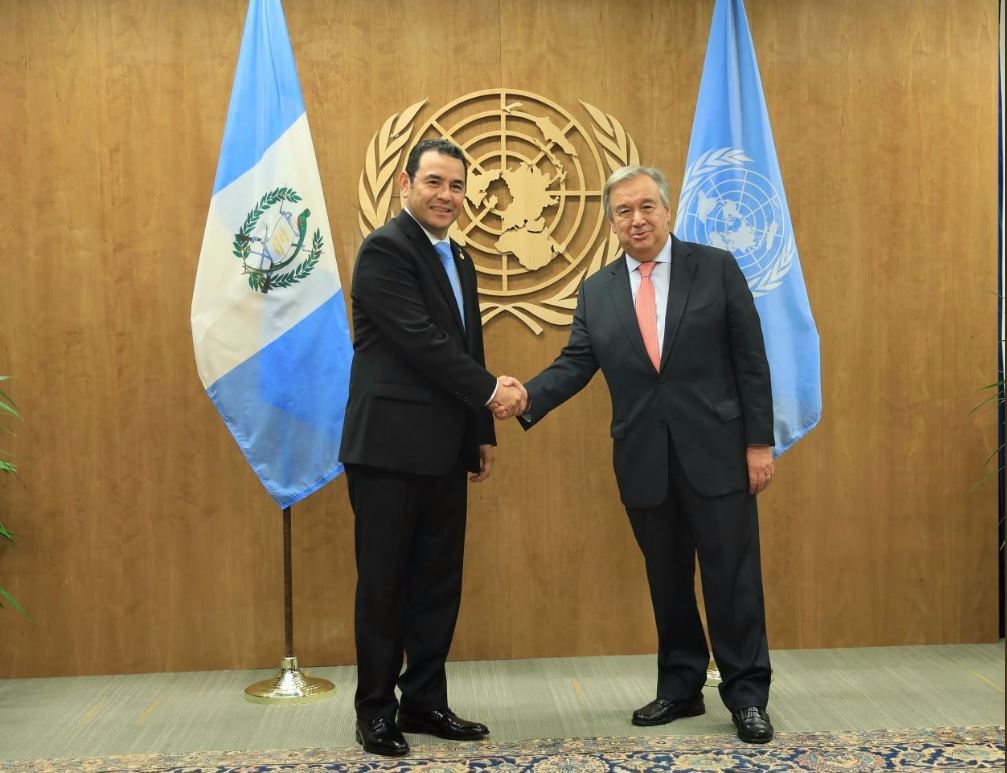 El presidente Jimmy Morales (izquierda), durante la reunión con António Guterres, secretario de la ONU. (Foto: Gobierno de Guatemala)