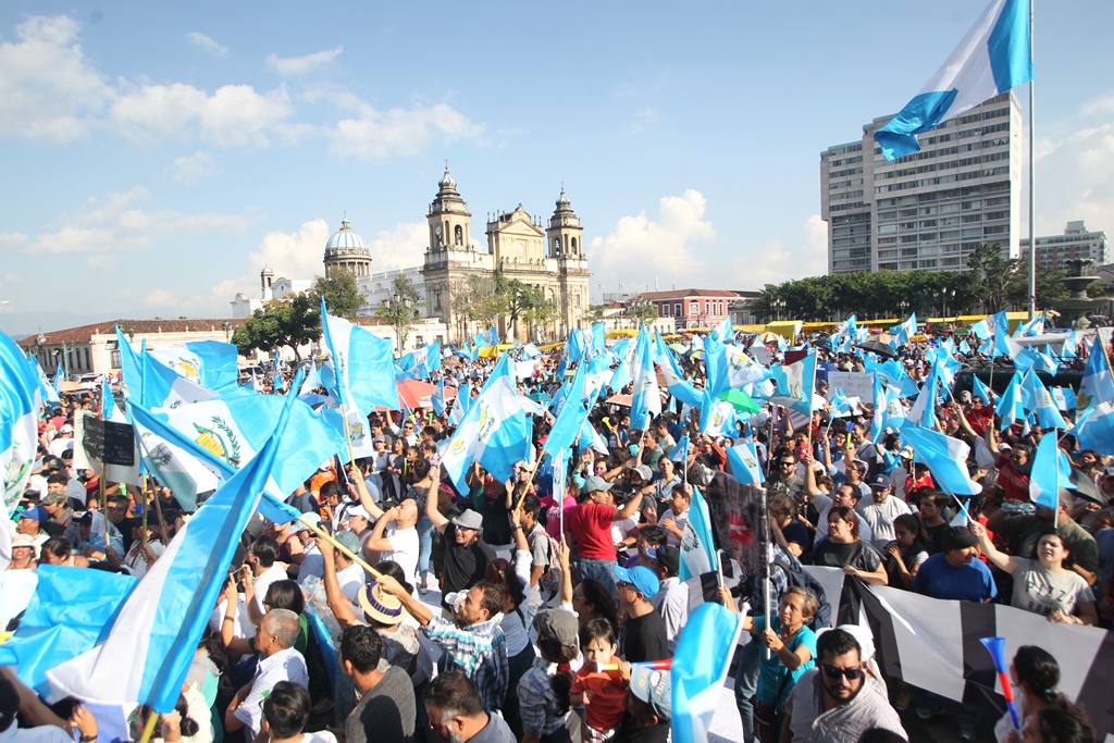 El domingo 27 de agosto el presidente Jimmy Morales declaró persona no grata al jefe de Cicig, Iván Velásquez, lo que desató manifestaciones. (Foto Prensa Libre: HemerotecaPL).