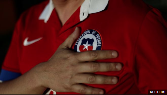 El partido entre Honduras y Chile se disputó en Temuco, ciudad en la región de La Araucanía y una de las más emblemáticas para el pueblo mapuche. (Foto Prensa Libre: BBC News Mundo)