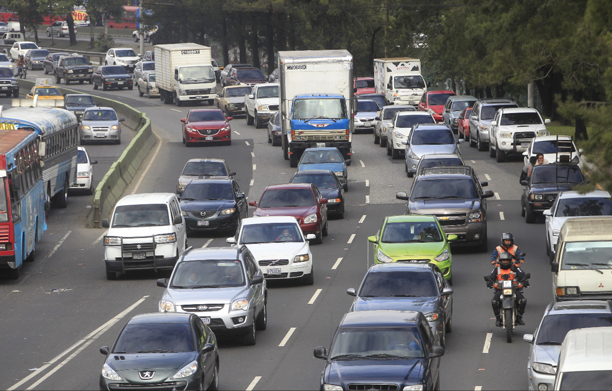 Debido a asueto por Semana Santa, serán suspendidos los carriles reversibles en la ciudad de Guatemala, Villa Nueva y Mixco. (Foto Prensa Libre: Hemeroteca PL).