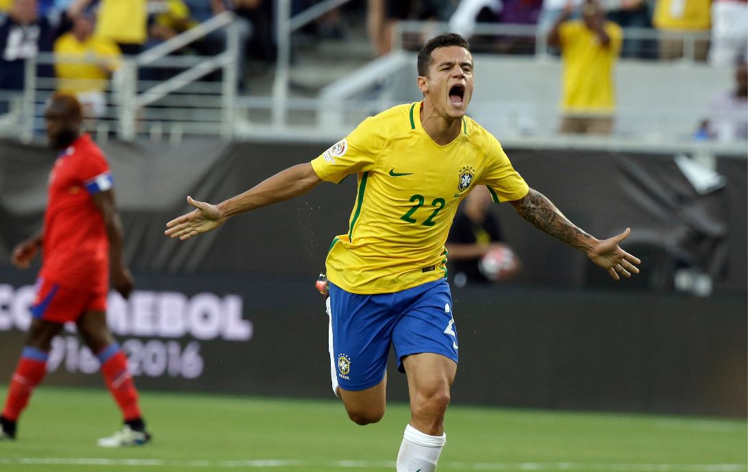 Philippe Coutinho fue la gran figura de Brasil en el triunfo contra Haití. (Foto Prensa Libre: AP).