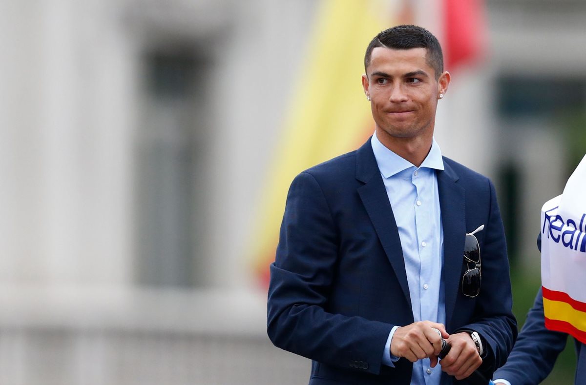 Cristiano Ronaldo ha alcanzado un acuerdo verbal con la Fiscalía de Madrid por cuatro delitos fiscales. (Foto Prensa Libre: EFE)