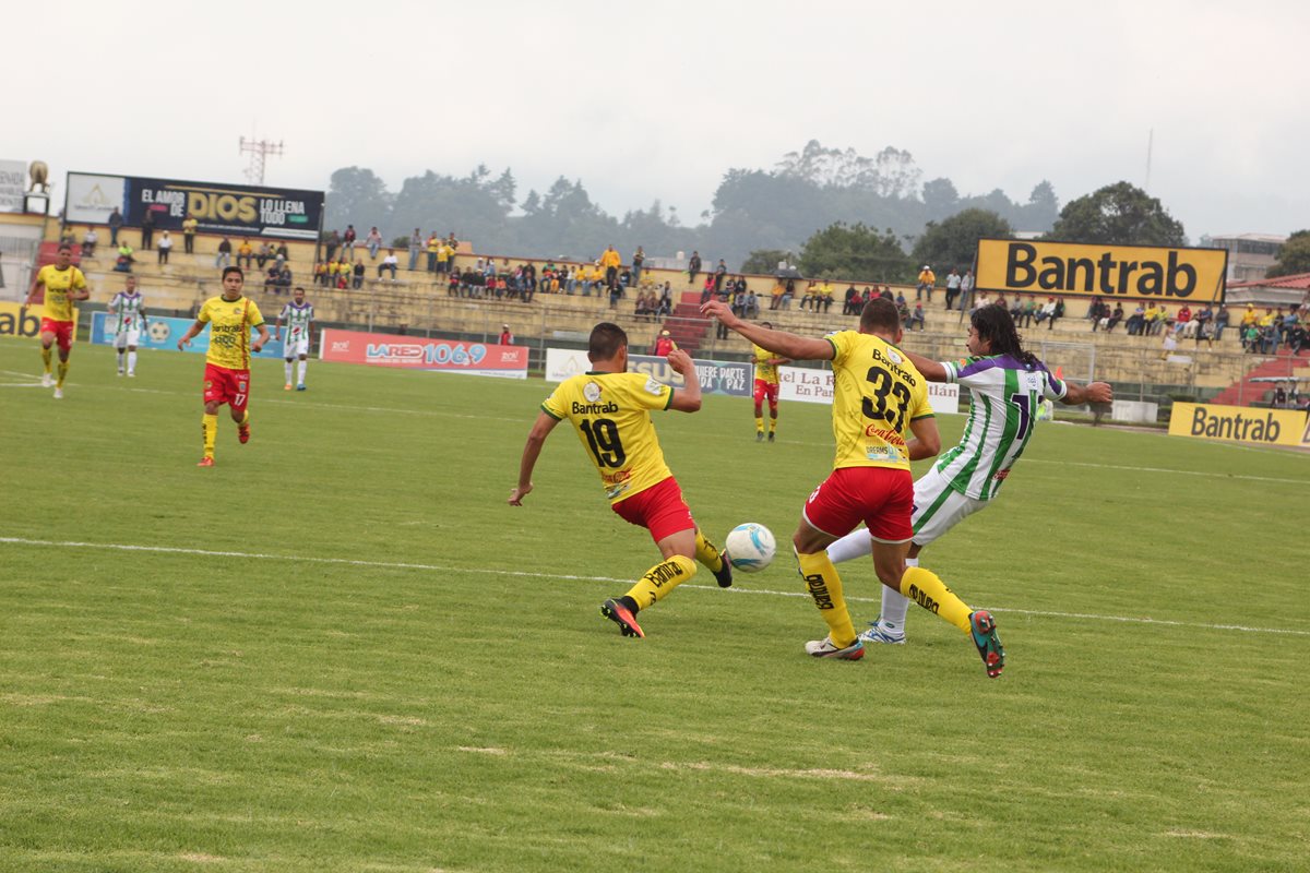 Marquense dio la alegría a su afición frente a Antigua. (Foto Prensa Libre: Aroldo Marroquín)