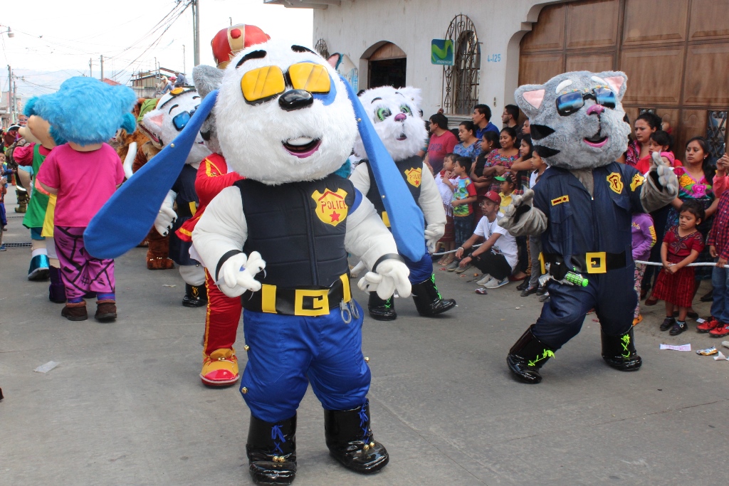 Internacional Grupo Juvenil Chimalteco hace su presentación en la ciudad de Chimaltenango. (Foto Prensa Libre: José Rosales).