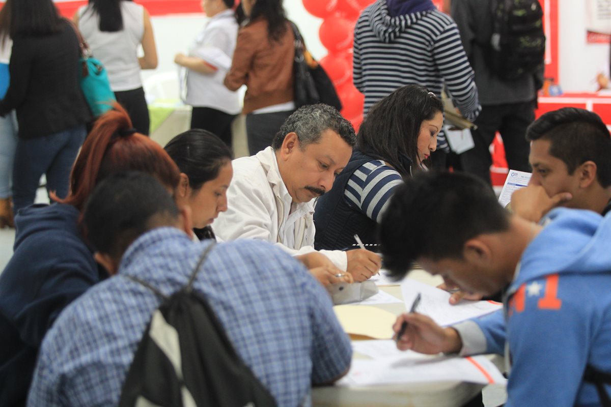 Empleadores en cuatro de las cinco regiones pronostican un incremento en sus niveles de contratación. (Foto Prensa Libre: Hemeroteca)