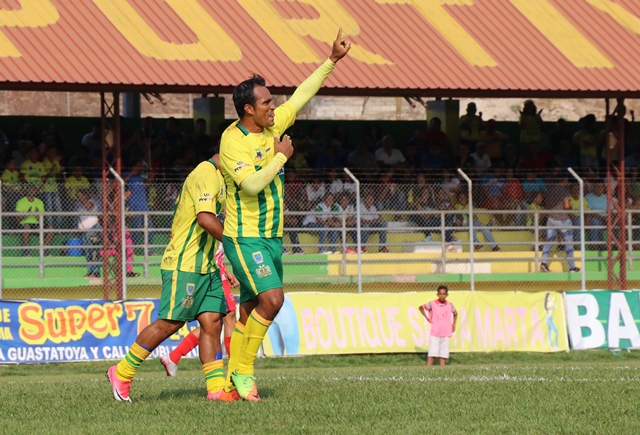 Ángel Rodríguez celebra el primer gol de Guastatoya en el triunfo contra Malacateco. (Foto Prensa Libre: Hugo Oliva).