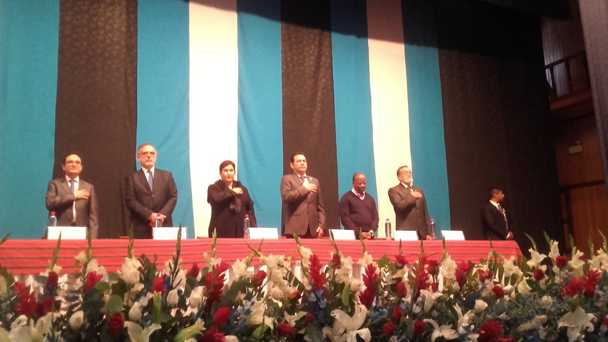 Autoridades de Gobierno presiden actividad de inauguración de la sede de la Feci y Cicig en Xela. (Foto Prensa Libre: Carlos Ventura)