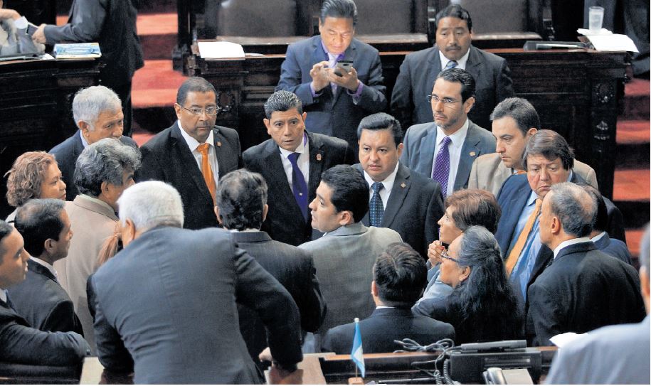 La semana pasada, la discusión de las reformas polarizó el hemiciclo. El debate se desarrolló entre gritos y abucheos. (Foto Prensa Libre: Hemeroteca PL)