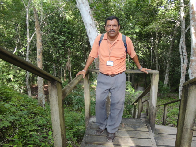 El emprendedor Óscar René Artola Ramírez conoce como la palma de su mano la majestuosidad de Petén.(Foto Prensa Libre: Sandra Vi)