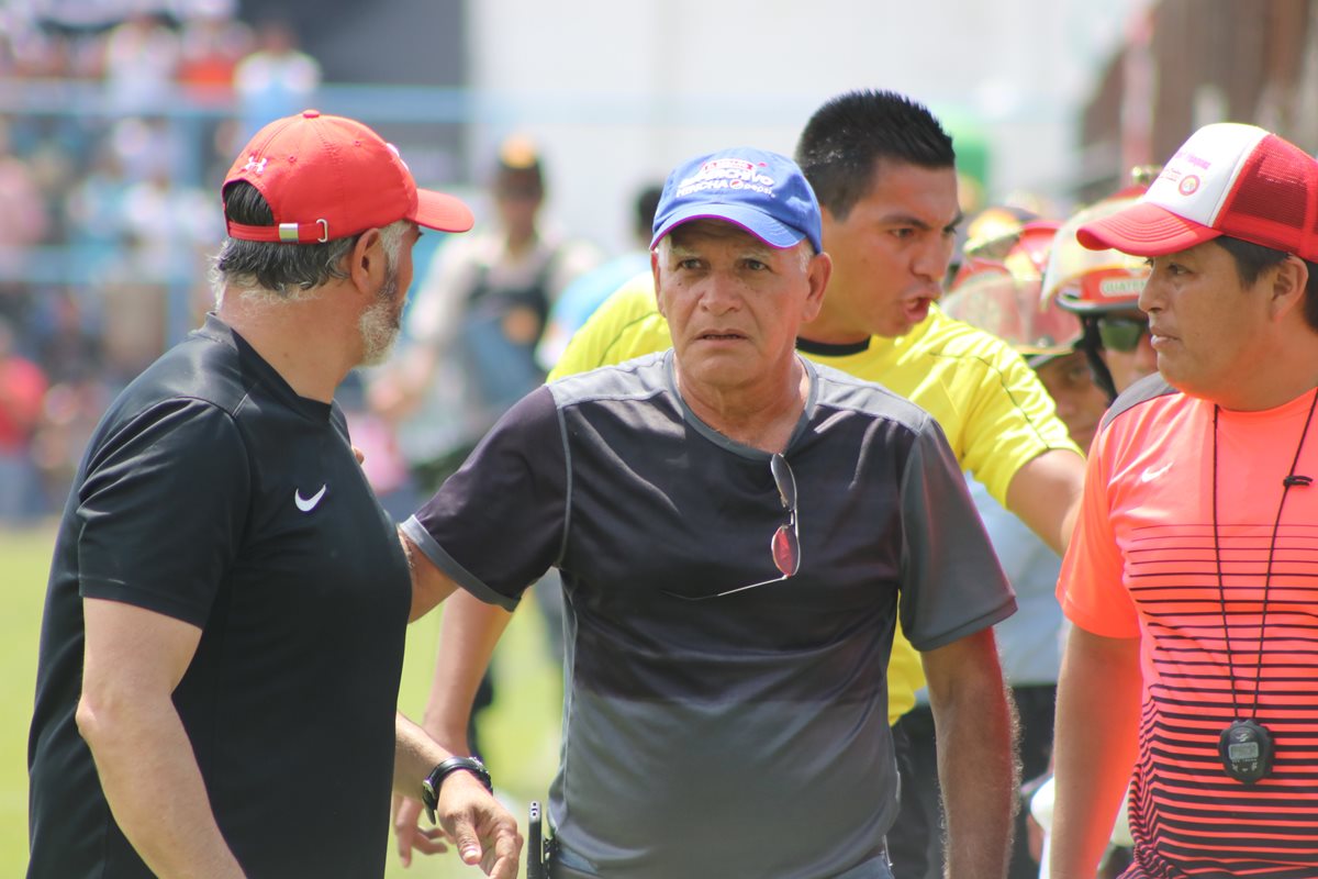 Wálter Claverí, durante el partido de este sábado en Sanarate. (Foto Prensa Libre: Hugo Oliva)