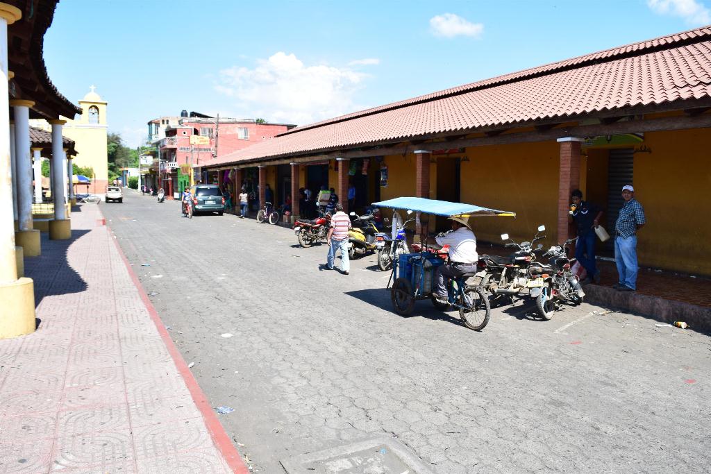 Una de las calles de La Democracia, Escuintla, donde habrá vigilancia por transición de autoridades municipales. (Foto Prensa Libre: Enrique Paredes).