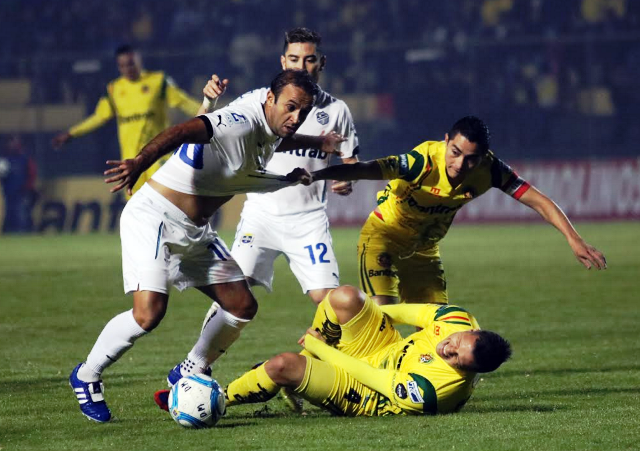 Comunicaciones buscará mañana, en el Mateo Flores, el pase a las semifinales sobre Marquense. (Foto Prensa Libre: Carlos Ventura)