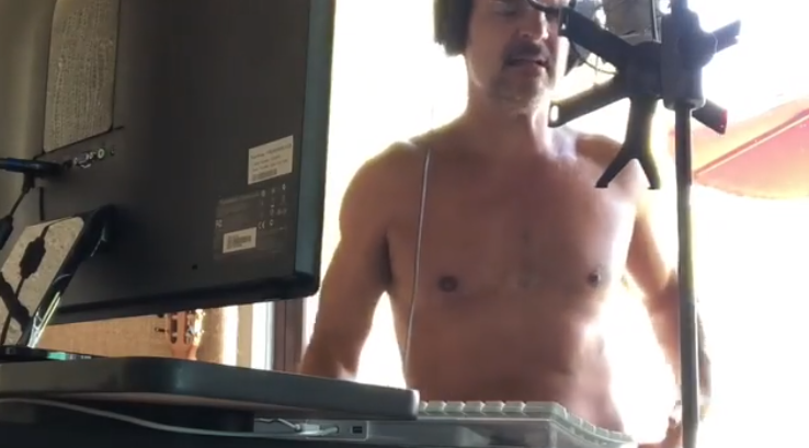 Ricardo Arjona, sin camisa, levantó pasiones entre sus seguidoras (Foto Prensa Libre: Instagram).