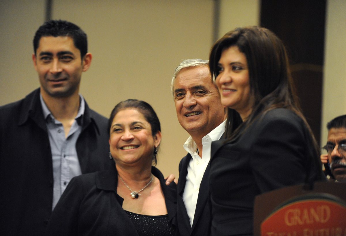 Rosa Leal y Otto Pérez junto a sus hijos Otto y Lissette. (Foto Prensa Libre: Hemeroteca PL)