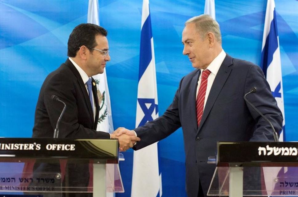 A principios de diciembre del 2016, el presidente de Morales realizó una visita oficial a Israel, ocasión en la que sostuvo varias reuniones con el primer ministro, Benjamín Netanyahu. (Foto Prensa Libre: AGN)