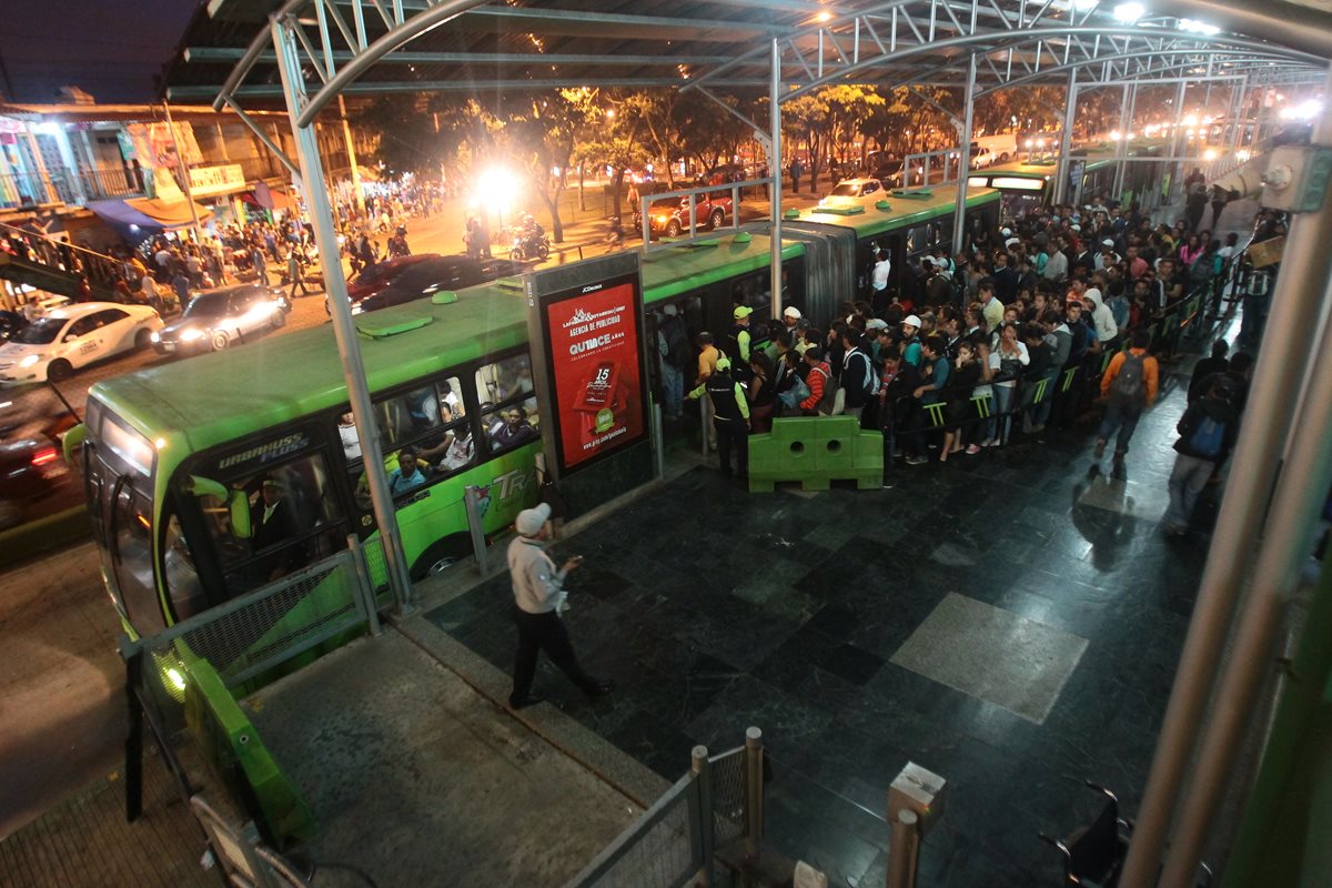 El Transmetro posee ventajas en el servicio, pero su cobertura es baja. (Foto Prensa Libre: Hemeroteca PL)