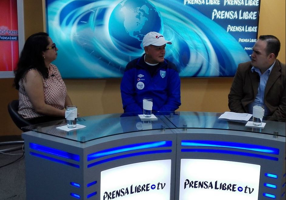 Wálter Claverí, técnico de la Selección, en La Entrevistas de Tododeportes. (Foto Prensa Libre: Gloria Cabrera).