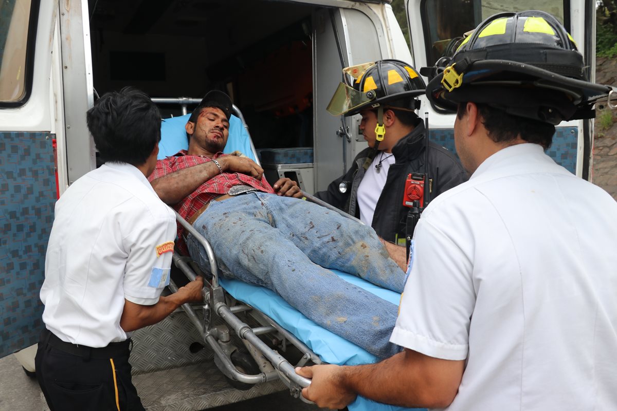 Francisco Pacheco perdió el control del vehículo pesado y no utilizo la última rampa de emergencia. (Foto Prensa Libre: Renato Melgar)