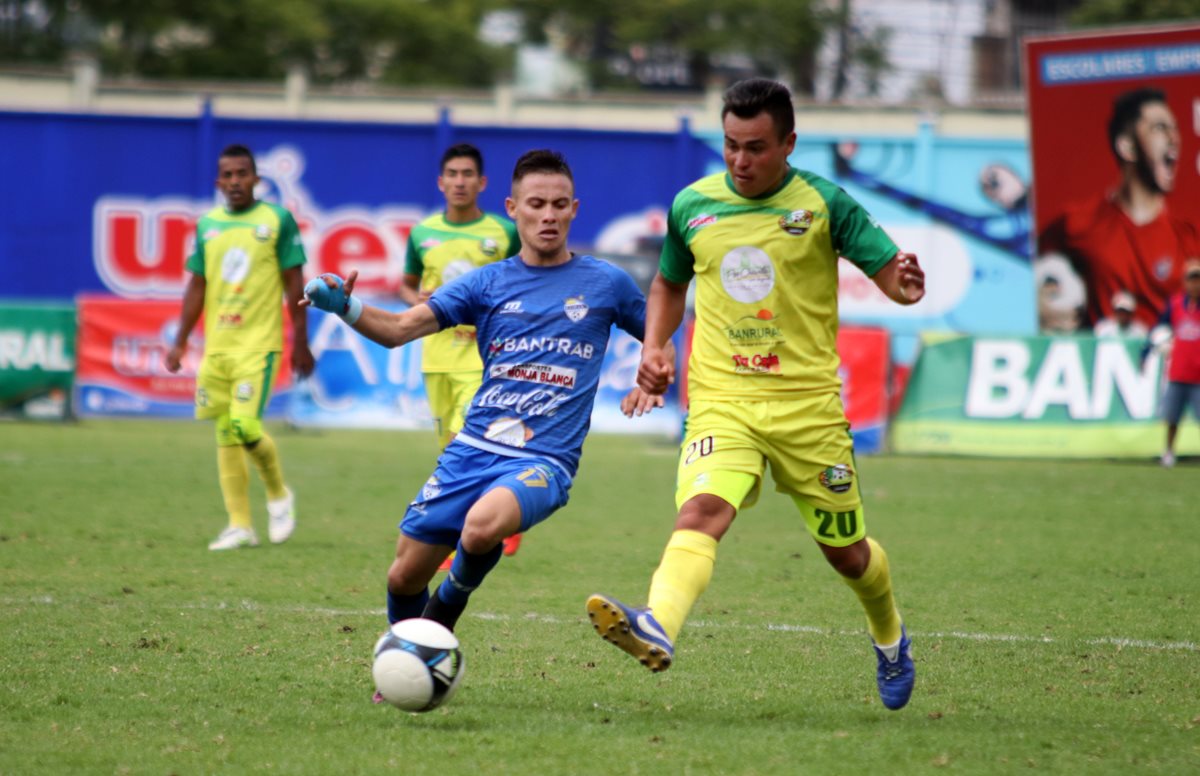 Los cobaneros ganaron por la mínima diferencia en el estadio Los Cuchumatanes. (Foto Prensa Libre: Mike Castillo)