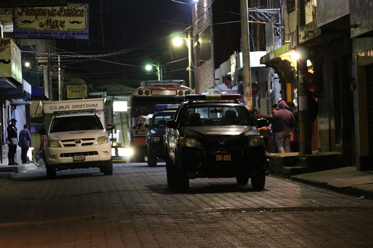 Luis Fernando Rabanales López fue asesinado en una cevichería de la zona 2 de Chimaltenango. (Foto Prensa Libre: Víctor Chamalé)