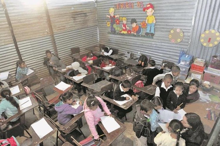 La inversión en infraestructura para educación tuvo un gasto más bajo en el 2018 en comparación con los dos años anteriores. (Foto Prensa Libre: Hemeroteca PL)