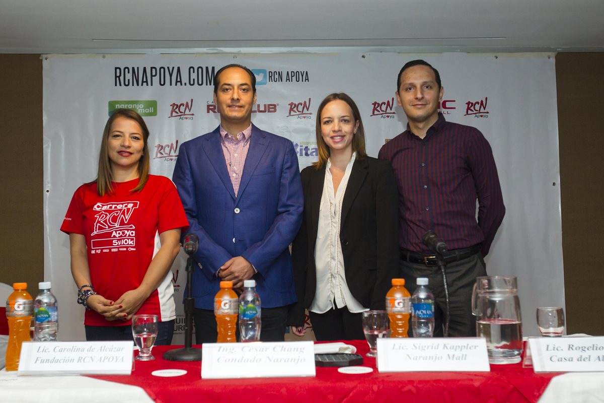 Carolina de Alcázar, César Chang, Sigrid Kappler y Rogelio Rivas dan a conocer los detalles de la carrera. (Foto Prensa Libre: Norvin Mendoza)