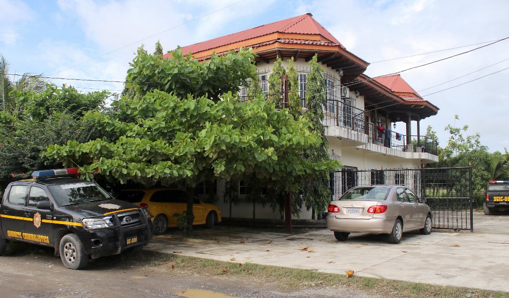 La sede de la Subdirección General de Investigación de la PNC en Puerto Barrios adeuda 18 meses a la Empresa Eléctrica Municipal.(Foto Prensa Libre: Dony Stewart)