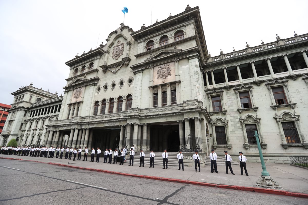 La administración pública es reprobada por más de la mitad de la población según datos de Encuesta Libre. (Foto Prensa Libre: Érick Ávila)