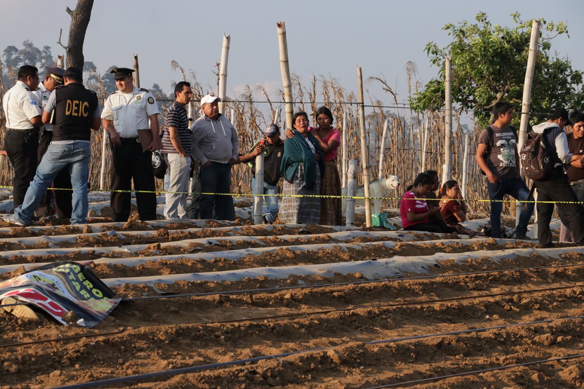 Un ataque armado contra agricultores causó la muerte de dos personas en Sumpango, Sacatepéquez. (Foto Prensa Libre: Víctor Chamalé)