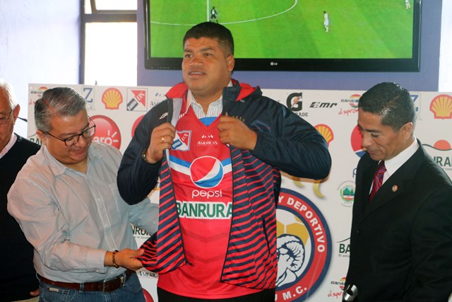 El tico Ronald Gómez es el nuevo técnico de Xelajú MC. (Foto Prensa Libre: Carlos Ventura).