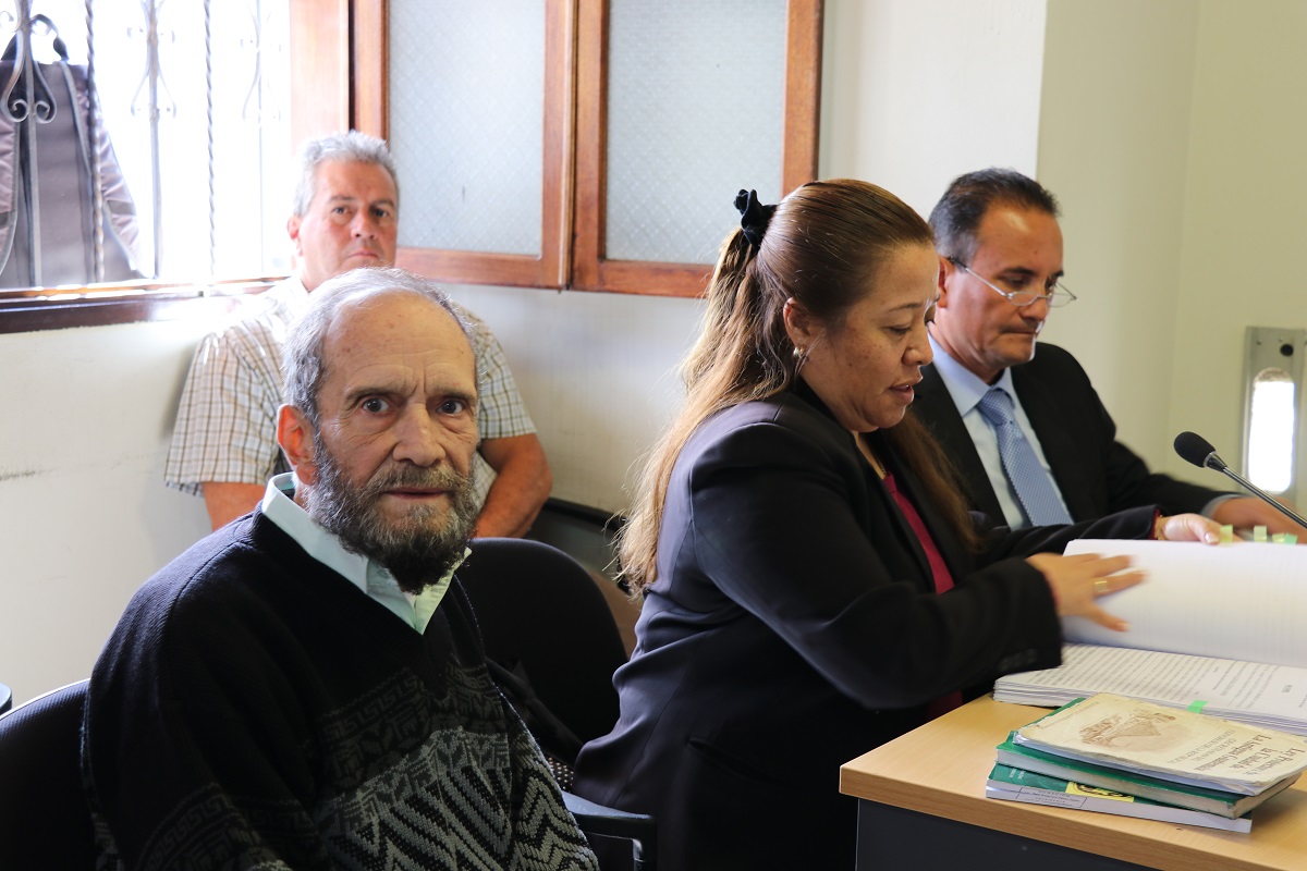 El sacerdote Ricardo Sáenz Cóbar fue enviado a juicio por el delito de desobediencia y falta contra el Patrimonio Cultural de la Nación. (Foto Prensa Libre: Julio Sicán)