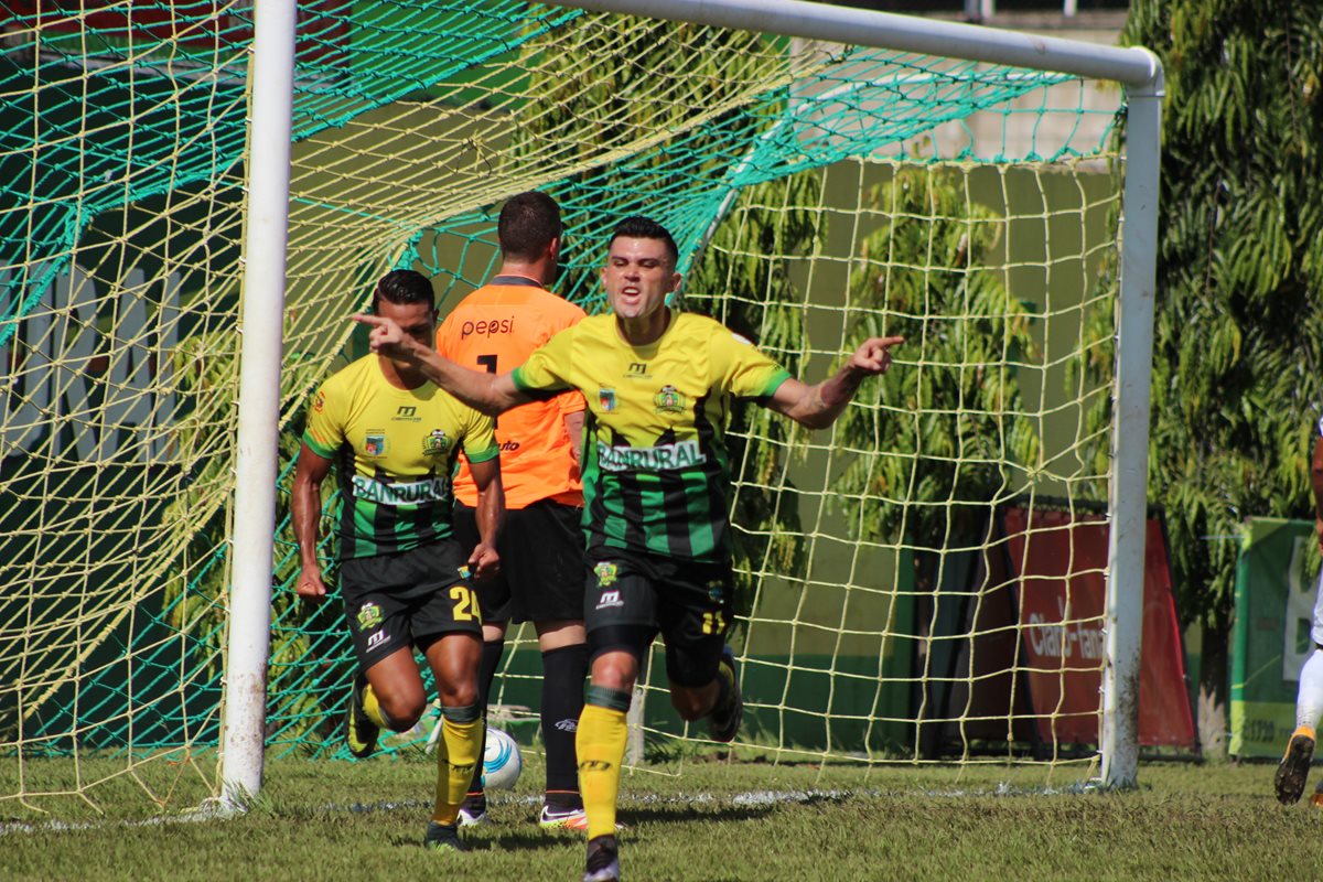 Guastatoya se hizo respetar en casa y dejó a los cremas con ganas de otra goleada. (Foto Prensa Libre: Hugo Oliva)