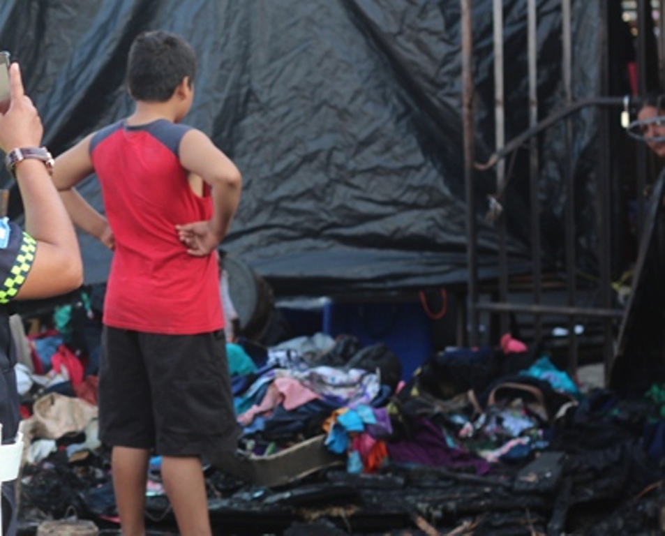 Uno de los locales que fue consumido por el fuego en Chiquimula. (Foto Prensa Libre: Edwin Paxtor).