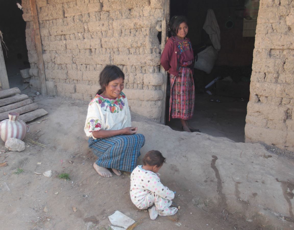 Danilo es uno de los afectados por la desnutrición infantil en Guatemala. El niño tiene 4 años pero no puede caminar, gatear ni hablar. (Foto Prensa Libre: Hemeroteca PL).