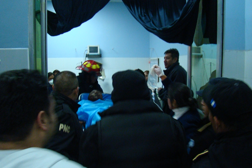 Francis Josué Orozco Castillo, uno de los cuatro hombres quemados, permanece en estado grave en el Hospital Nacional de San Marcos. (Foto Prensa Libre: Whitmer Barrera)