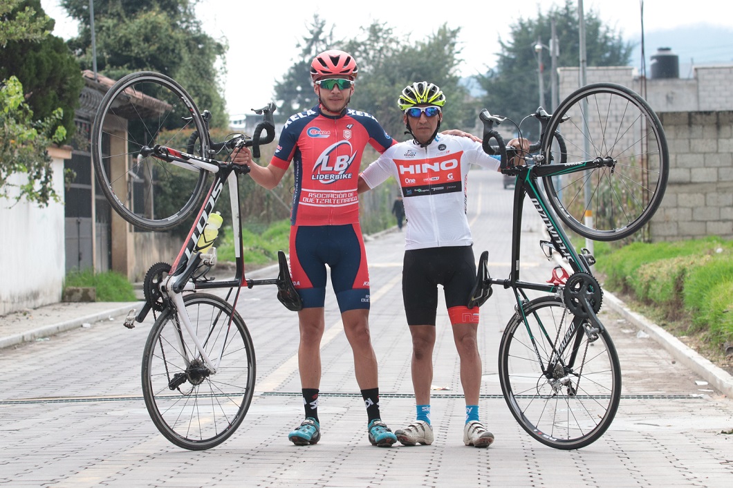 Amílcar es un fiel admirador de su padre Fermín Méndez, quien fue campeón en el 2000. (Foto Prensa Libre: Raúl Juárez)