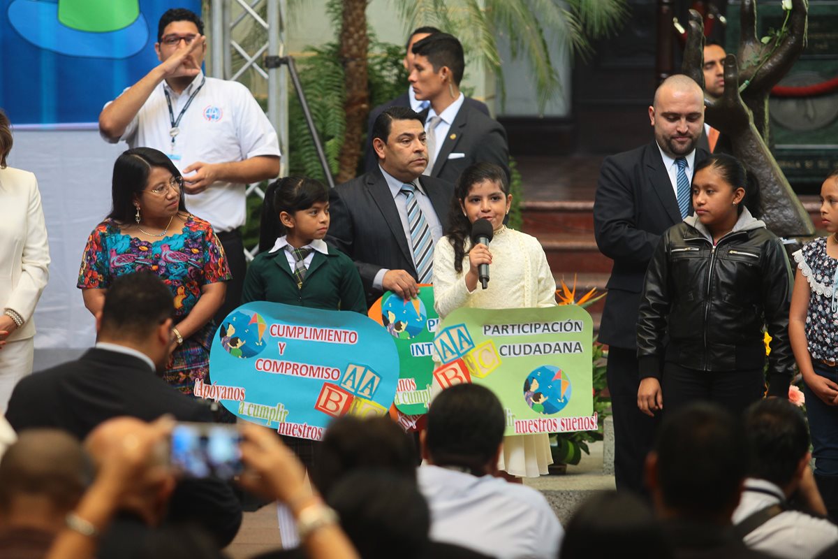 Varios niños participaron en la ratificación de la hoja de ruta para erradicar el trabajo infantil en el Palacio Nacional de la Cultura.