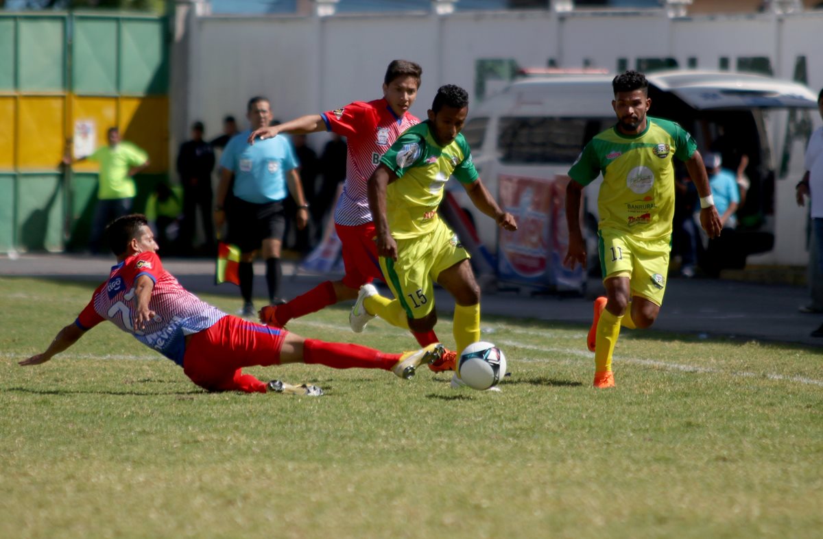 El empate dejó buenas sensaciones para ambos equipos que recién ascendieron a Liga Nacional. (Foto Prensa Libre: Mike Castillo)