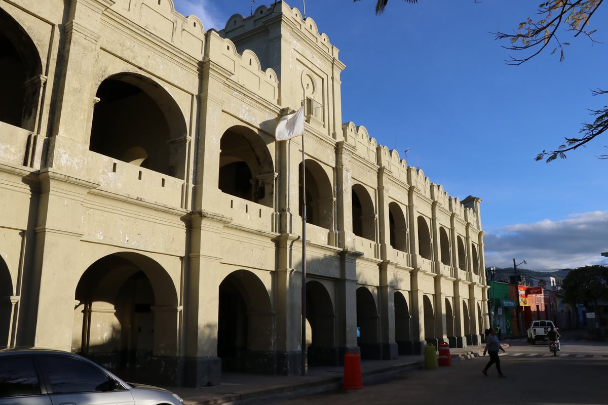 El reo fue recapturado por agentes de la PNC, a unas cuadras de la Comisaría en la cabecera de Jutiapa. (Foto Prensa Libre: Hugo Oliva)