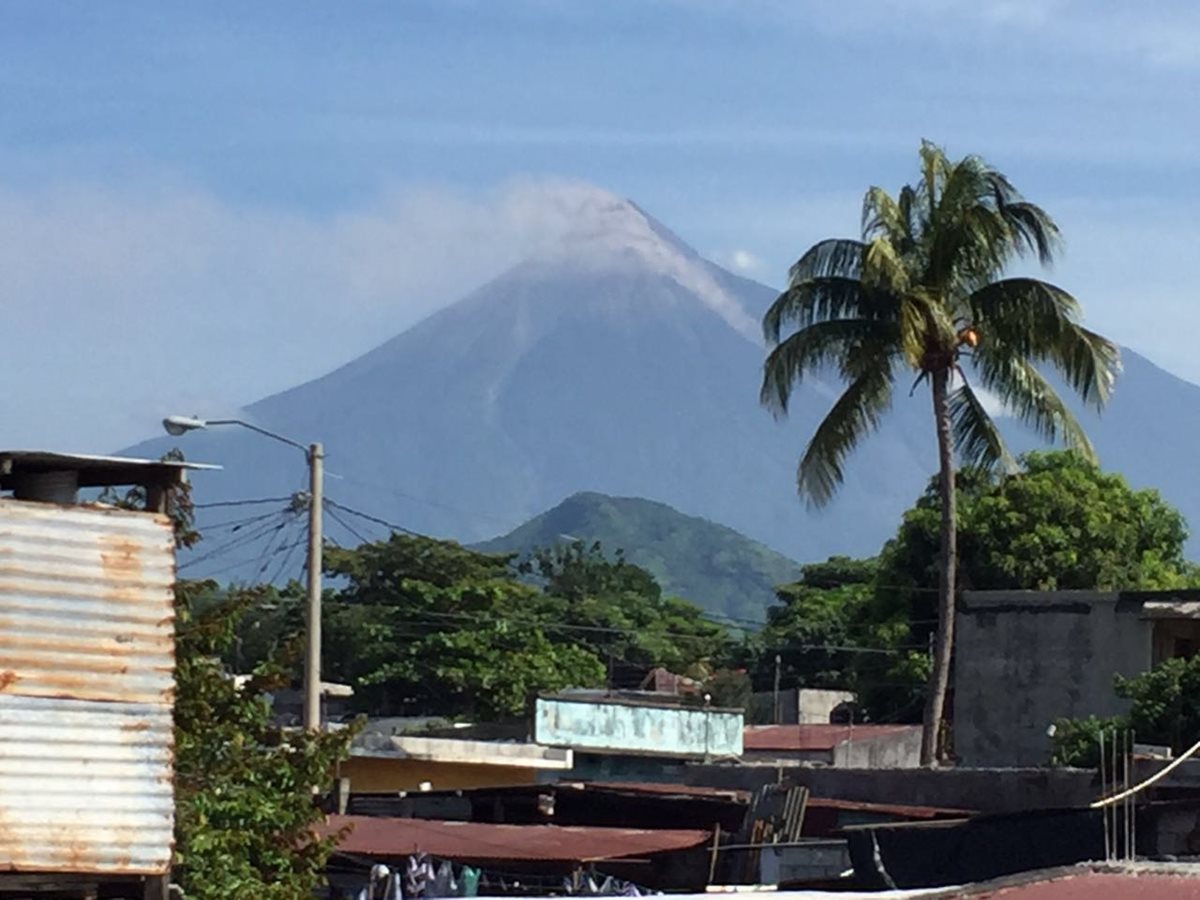 Volcán de Fuego entra en fase eruptiva. (Foto Prensa Libre: Carlos E. Paredes)