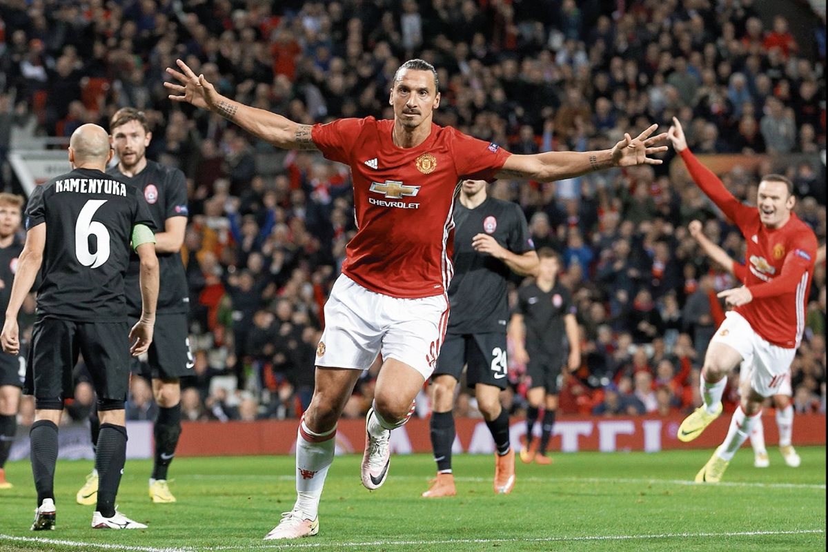 Zlatan Ibrahimovic podría disputar su última temporada en el Manchester y poner rumbo a la MLS. (Foto Prensa Libre: Hemeroteca PL)