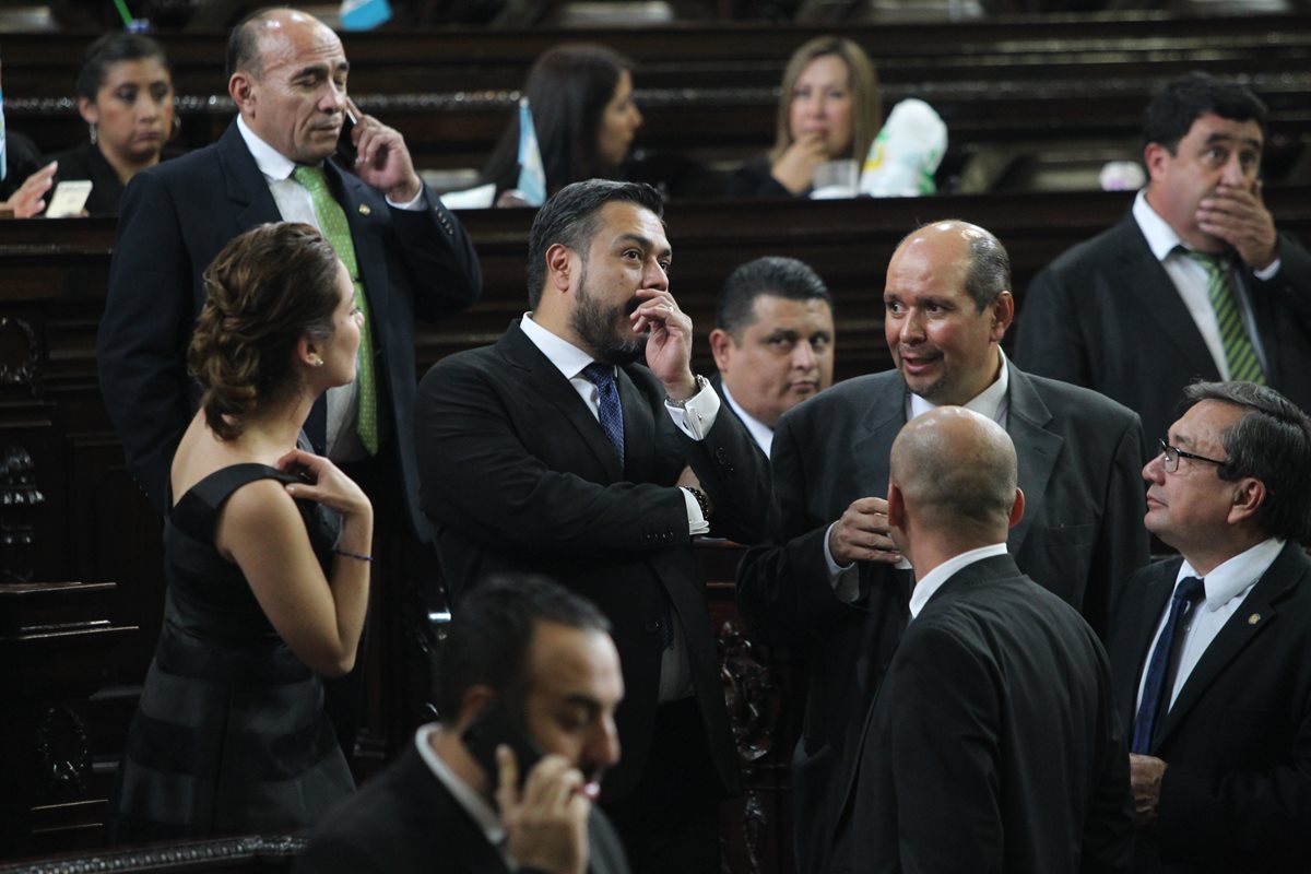 Diputados que participaron en la sesión que aprobó las reformas al Código Penal a favor de corruptos. (Foto: Hemeroteca PL)