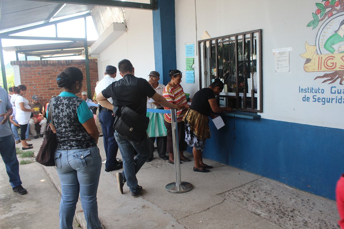 Los jubilados del Estado recibirán en abril un aumento en su pensión. (Foto Prensa Libre: Hemeroteca PL)