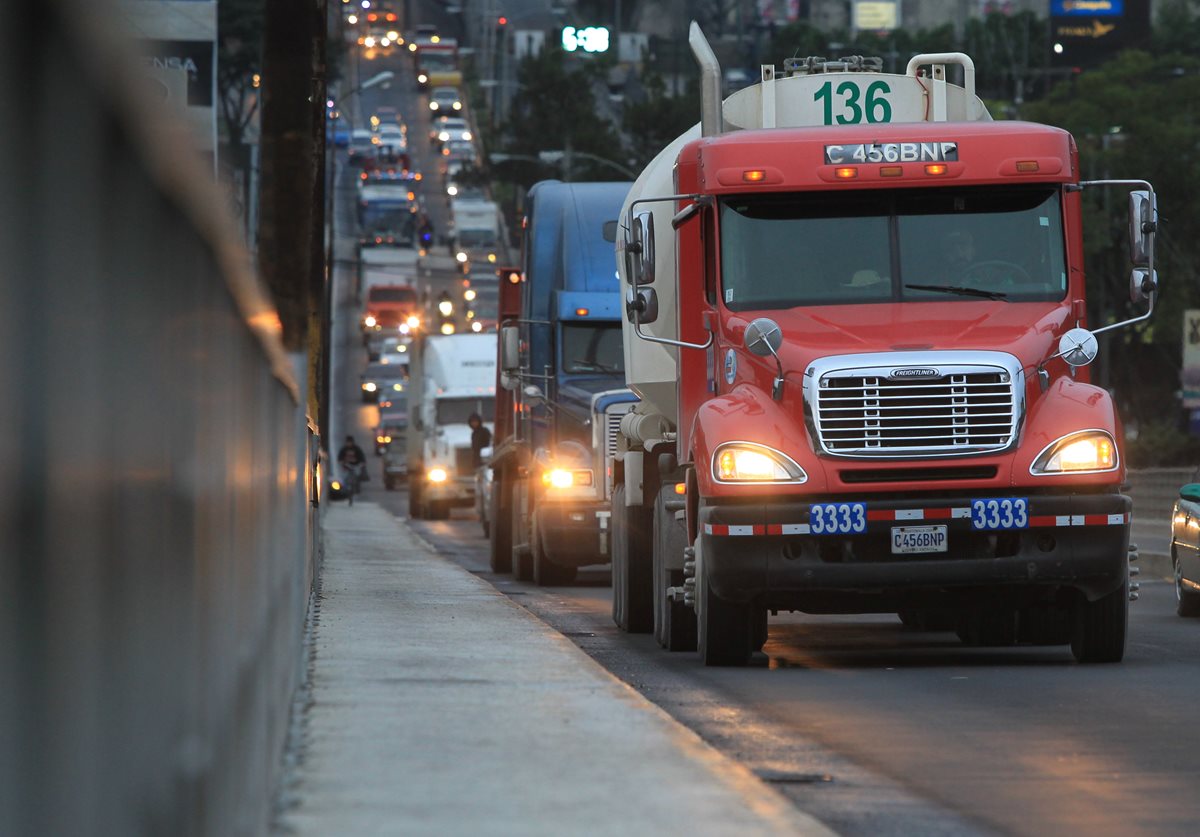 El transporte pesado no podrá circular libremente durante las festividades de fin de año. (Foto Prensa Libre: Hemeroteca PL)